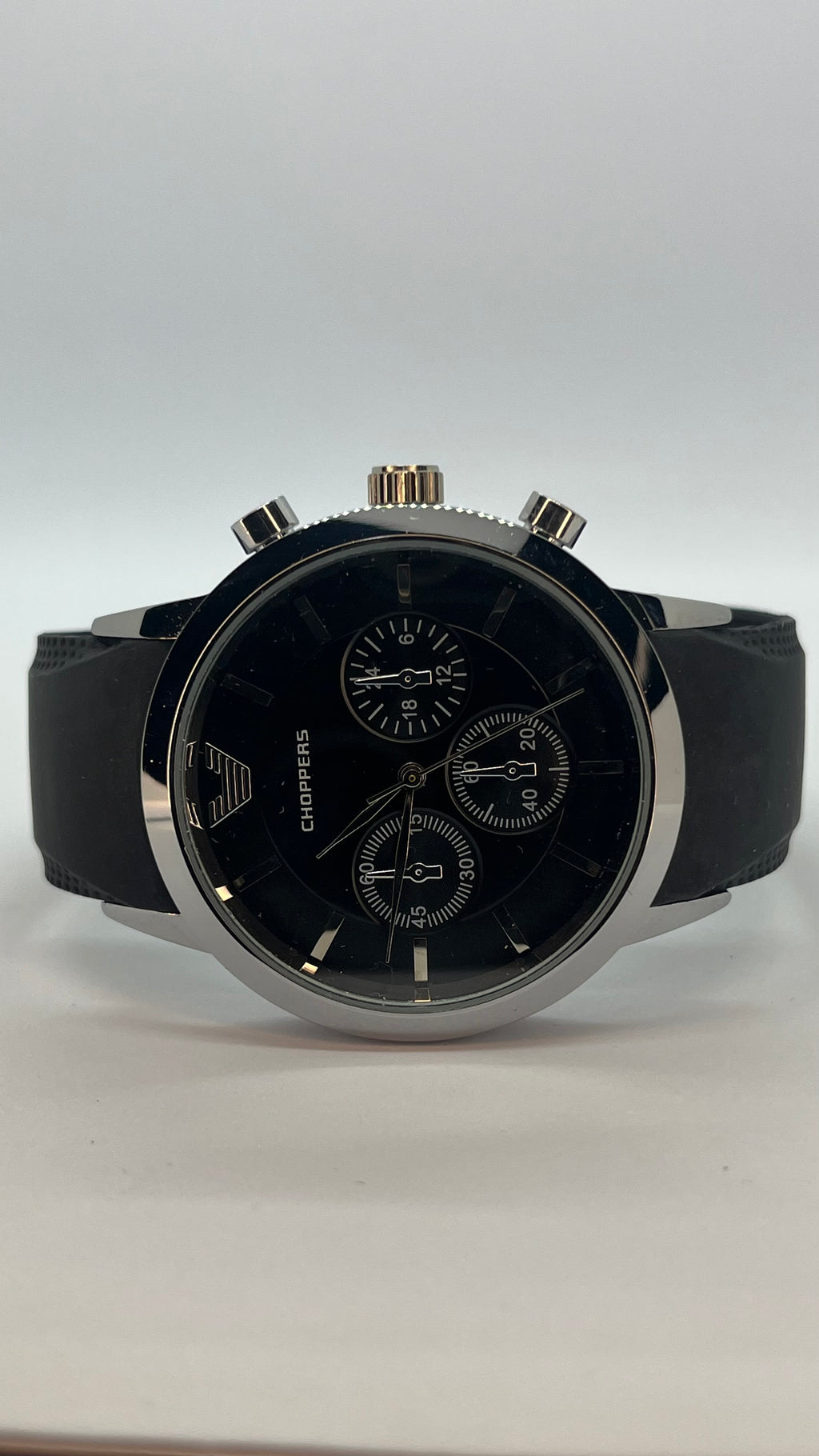 Siyah Kronograf Tasarımlı Erkek Kol Saati – Silikon Kordon, Şık ve Spor Model