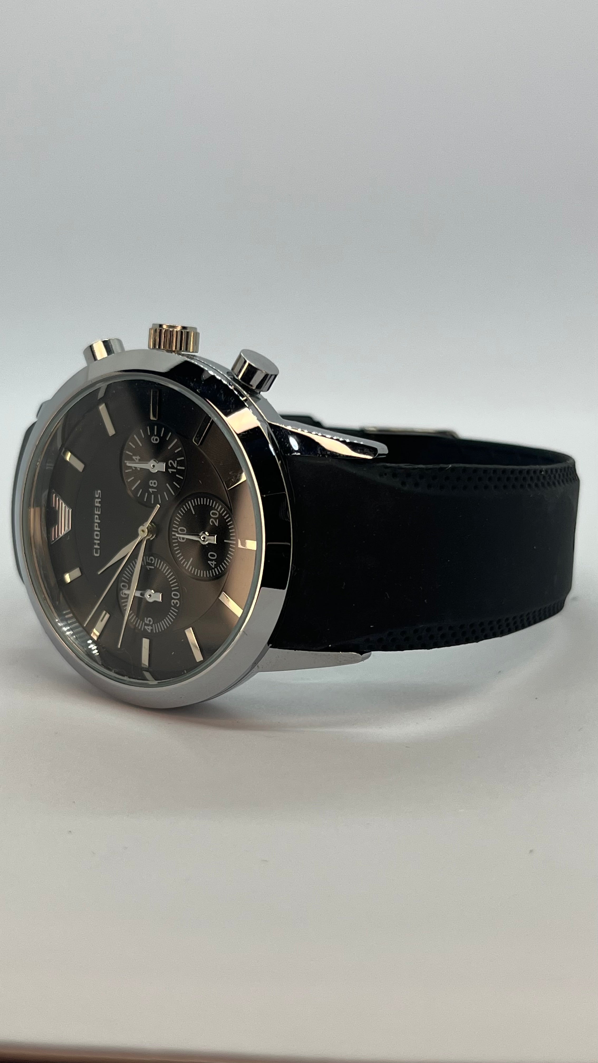 Siyah Kronograf Tasarımlı Erkek Kol Saati – Silikon Kordon, Şık ve Spor Model