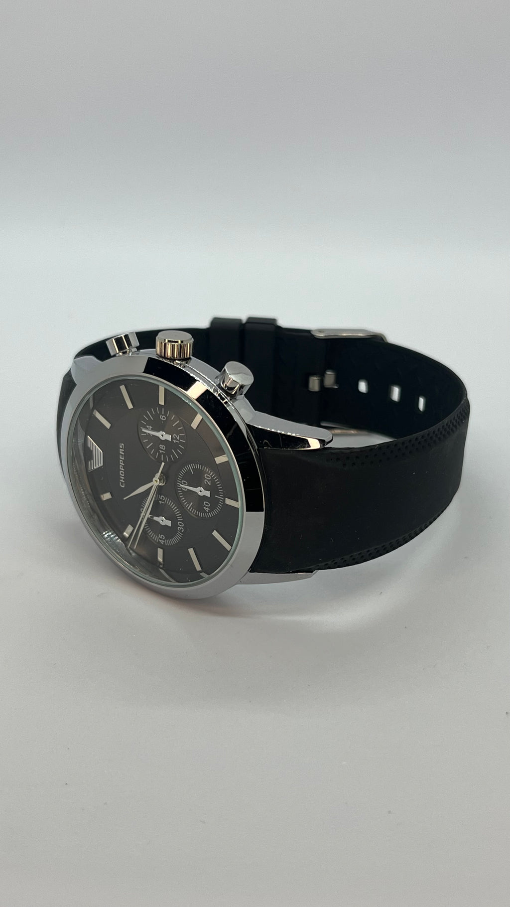 Siyah Kronograf Tasarımlı Erkek Kol Saati – Silikon Kordon, Şık ve Spor Model