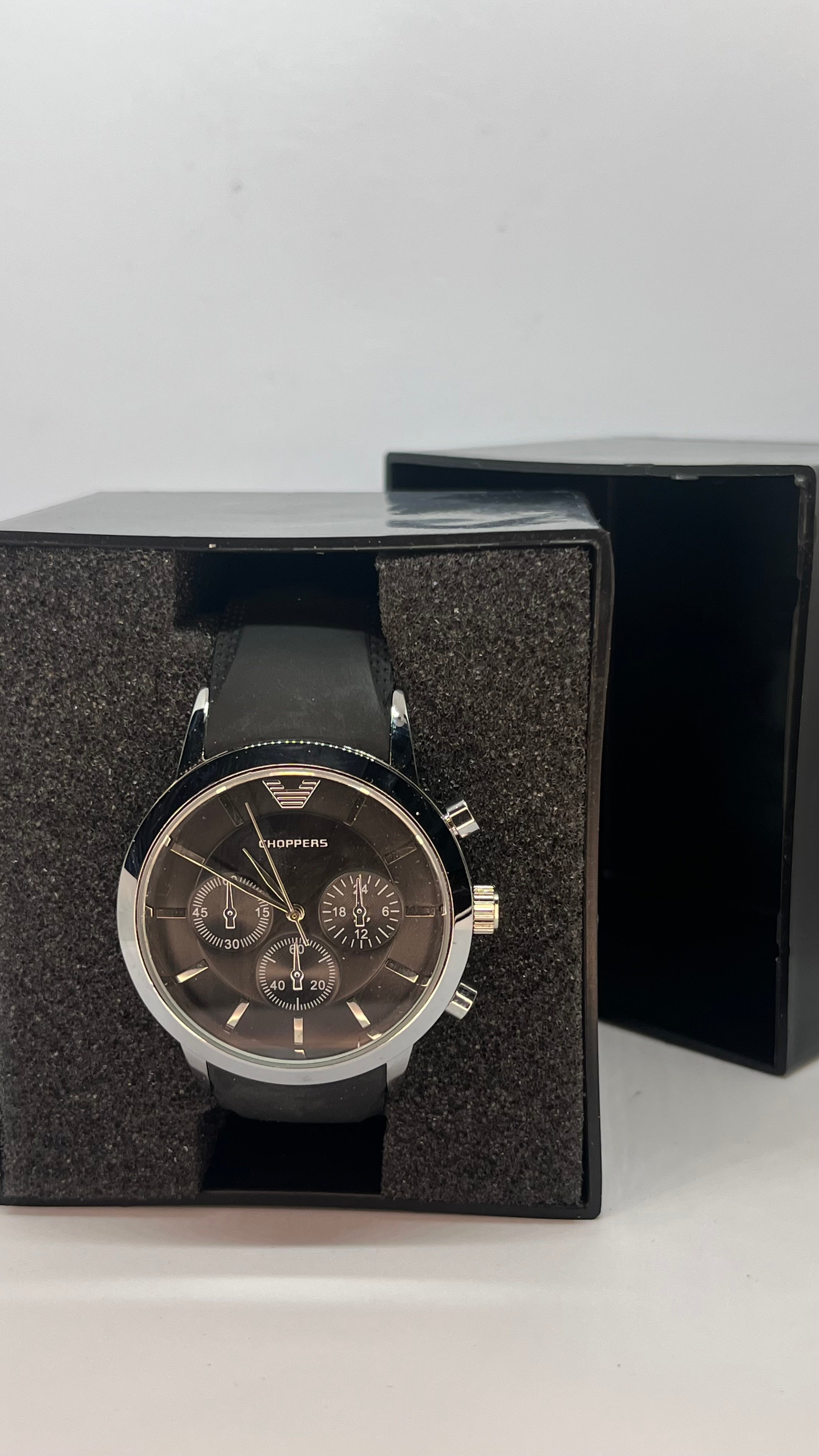 Siyah Kronograf Tasarımlı Erkek Kol Saati – Silikon Kordon, Şık ve Spor Model